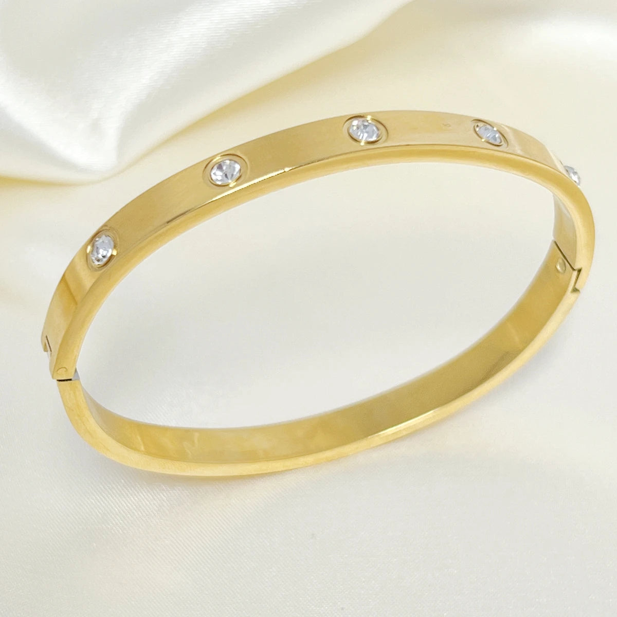 18K Gold Diamond Oval Bracelet